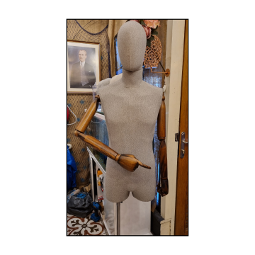 48 Beden Ahşap Kollu Pantolon Giyebilen Erkek Vitrin Mankeni