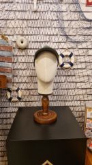 Erkek ahşap standlı kumaş kaplı kafa mankeni