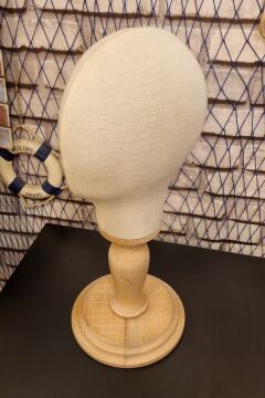 Ahşap Standlı Bebek Kafa Mankeni 06 Ay 12 Ay İçin Uygundur