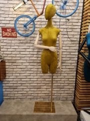 Pantolon giyebilen ahşap kollu terzi mankeni