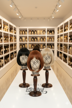 Bayan ahşap standlı kumaş kaplı kafa mankeni