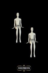 Oturan Bayan Vitrin Mankeni