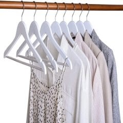 Zarif ve Şık Ahşap Elbise Askısı - Gardırobunuz İçin Mükemmel Seçim!