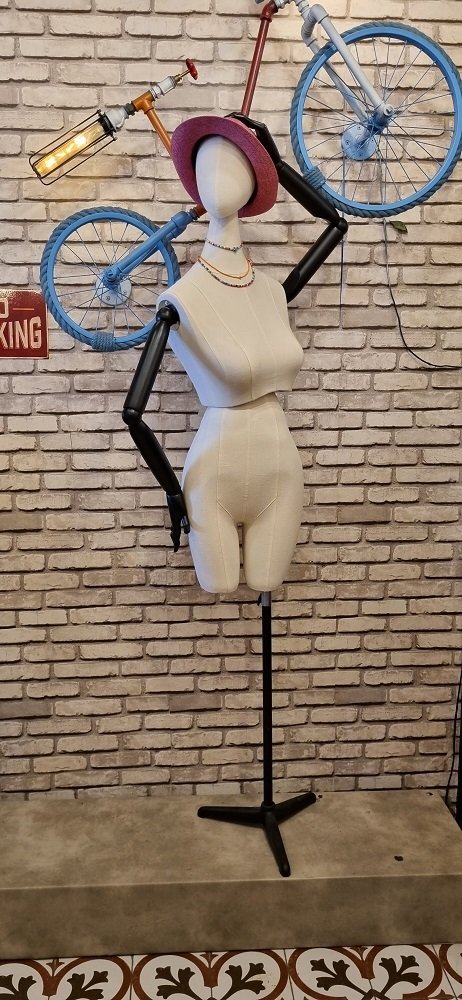 Pantalon Giyebilen Ahşap Kollu Terzi Mankeni Vitrin Mankeni