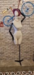 Pantalon Giyebilen Ahşap Kollu Terzi Mankeni Vitrin Mankeni