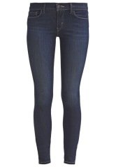 Alt Grup Fotoğraf Çekimi İçin Bayan Hayalet Vitrin Mankeni