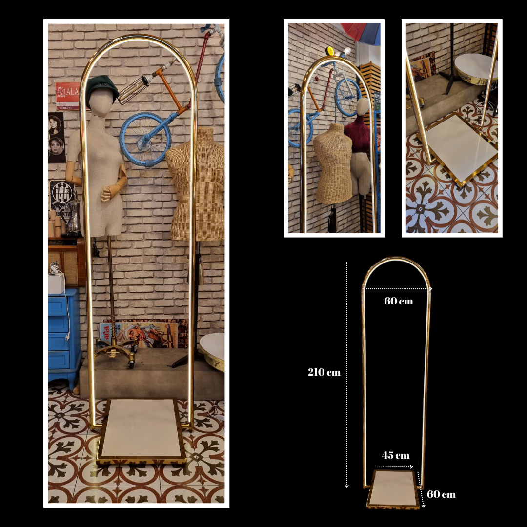 Led Işıklı Gold Kaplama Vitrin Platformu Vitrin Standı