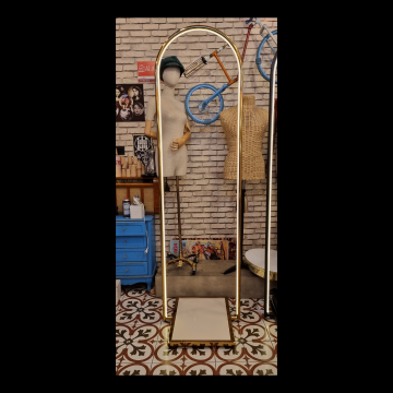 Led Işıklı Gold Kaplama Vitrin Platformu Vitrin Standı